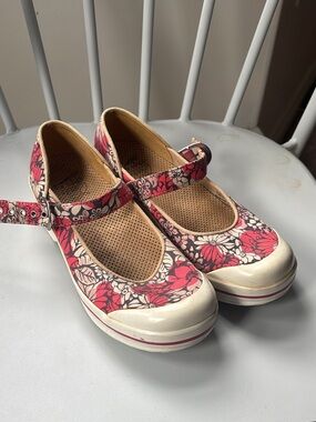 Dansko Valerie Mary Janes Shoes - Red/Cream Hawaiian print